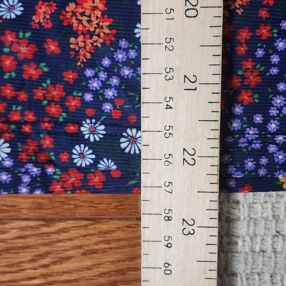 Draper James Split Neck Floral Blouse Top Short Puff Sleeve Prep  M - Picture 8 of 10